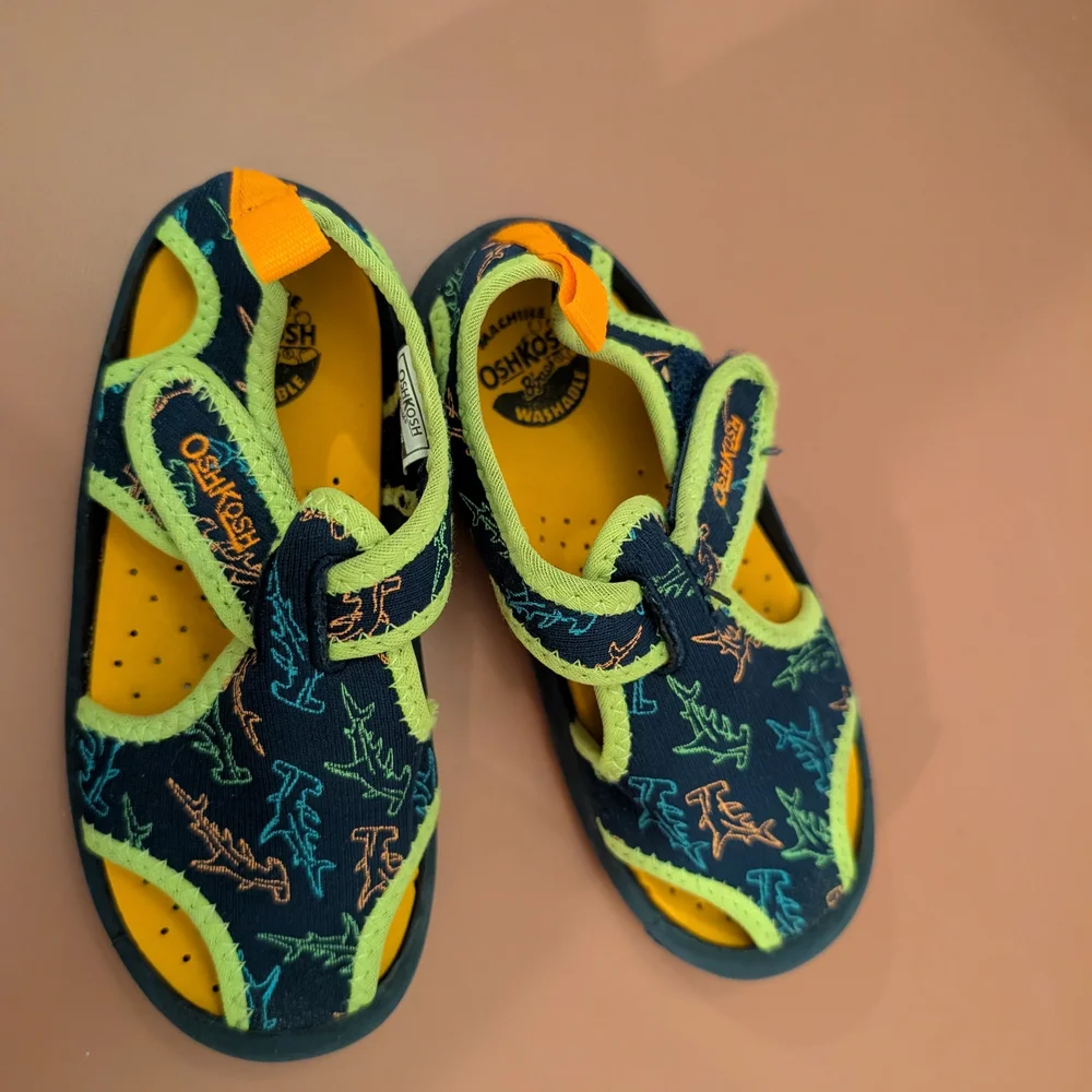 OshKosh B'gosh Toddler Boy Navy Shark Print Aquatic Water Shoes in Size 8